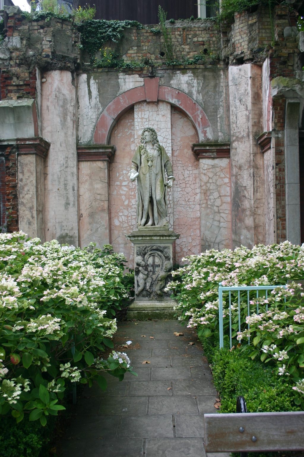 Robert Clayton's monument, St Thomas', London - 01.JPG